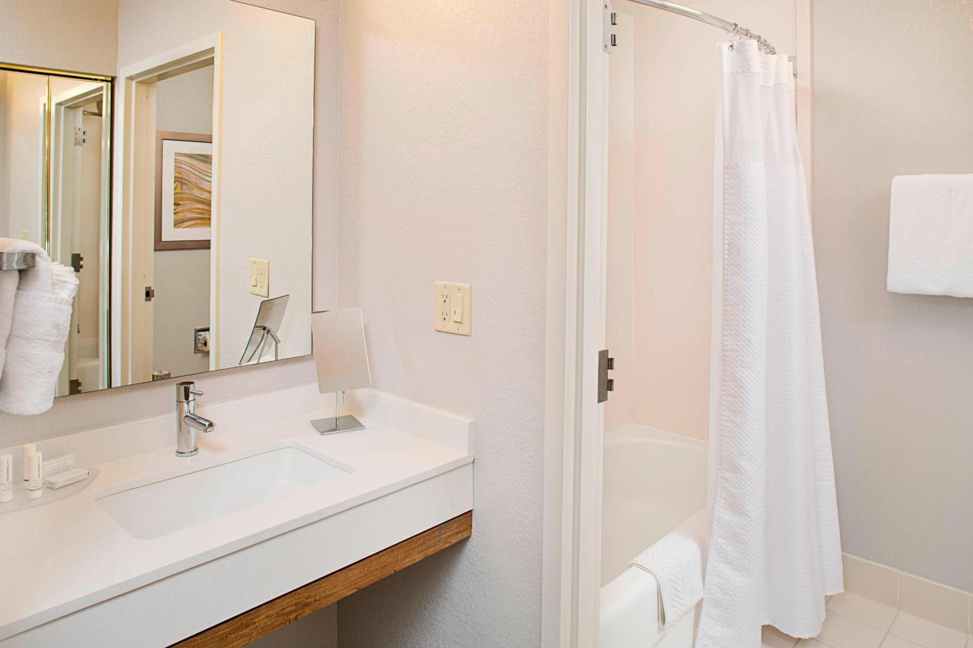 Courtyard By Marriott West Palm Beach Airport מראה חיצוני תמונה